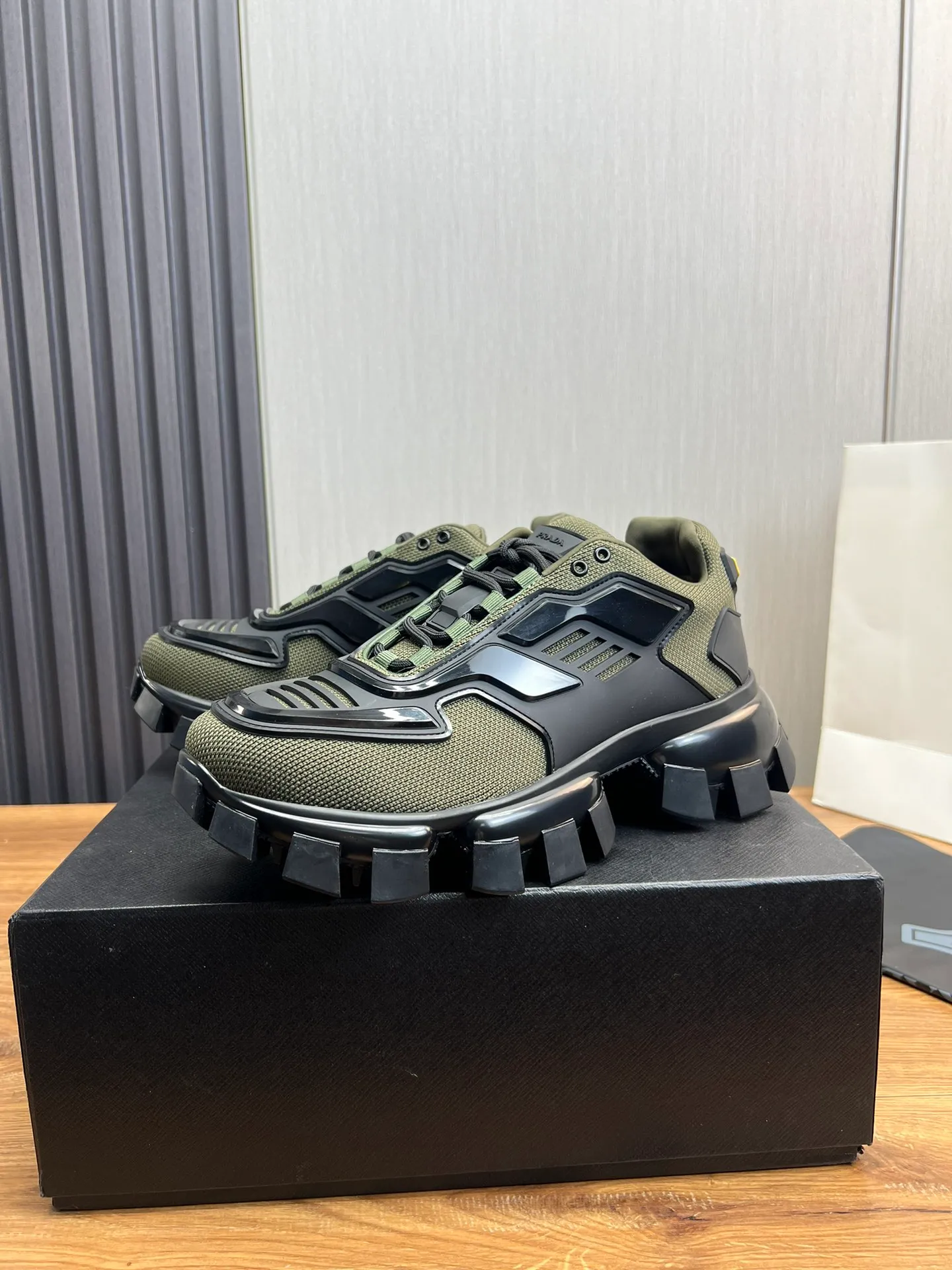 Men's shoes 💰620💰 [PRADA] Popular thick-soled shoes for couples 👩‍❤️‍👨 Available all year round ✔️Official website synchronization Original fly-knit film fabric + cowhide lining, 1⃣️ to 1⃣️ replica, original sole, 36-45 (45 made to order, non-refundable)